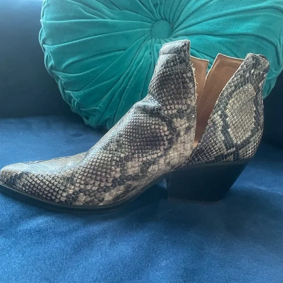 Jeffrey Campbell Black and Gray Snakeskin Ankle Boots - Picture 2 of 5